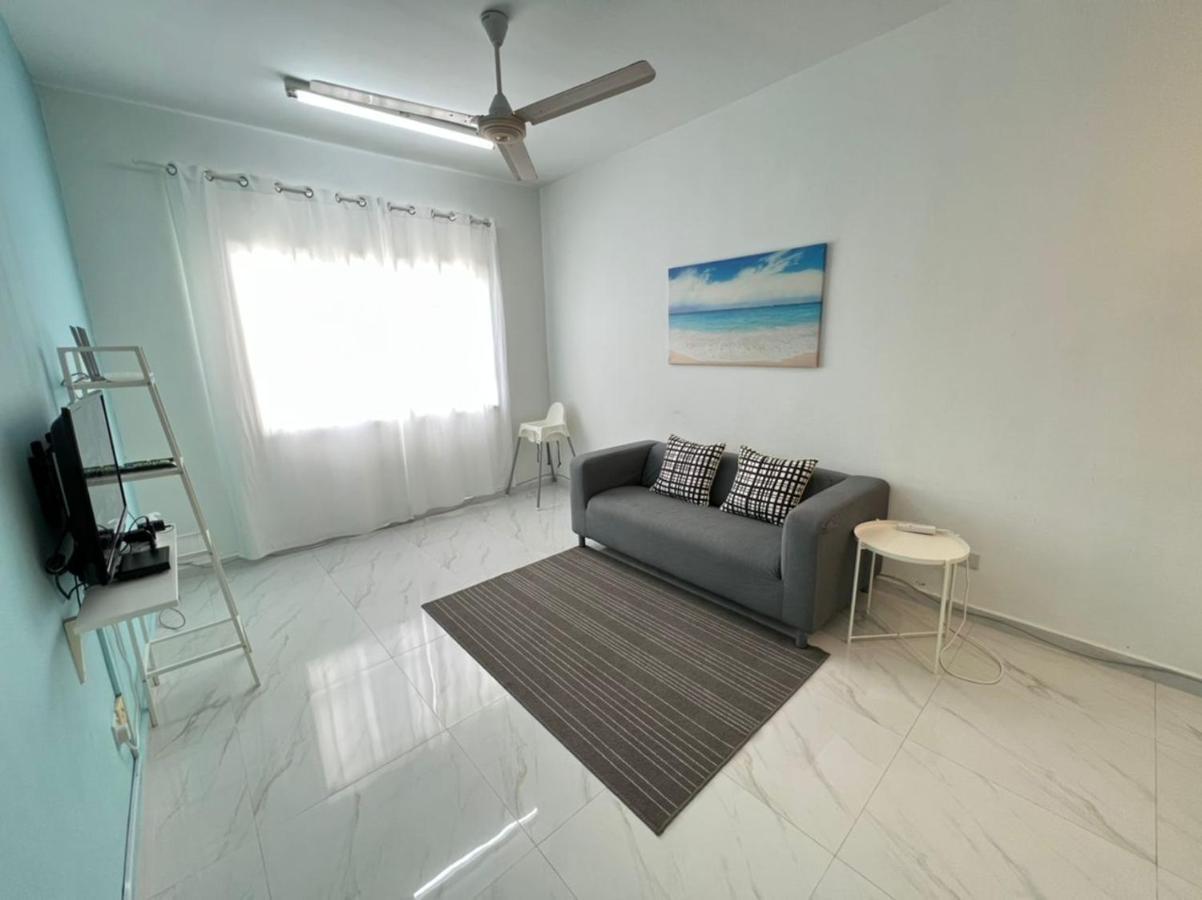 Seaview Holiday Apartment 2 - Free Wifi & Netflix Kuala Terengganu Zewnętrze zdjęcie